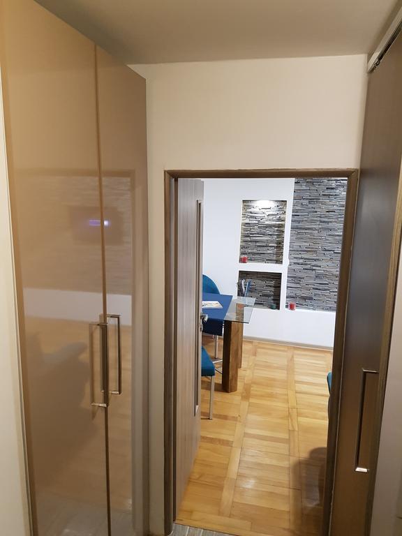 Woodstone Apartment Ploieşti Dış mekan fotoğraf